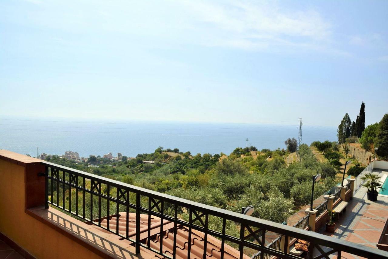 Villa Gemma Di Mare Santa Teresa Di Riva Exterior foto