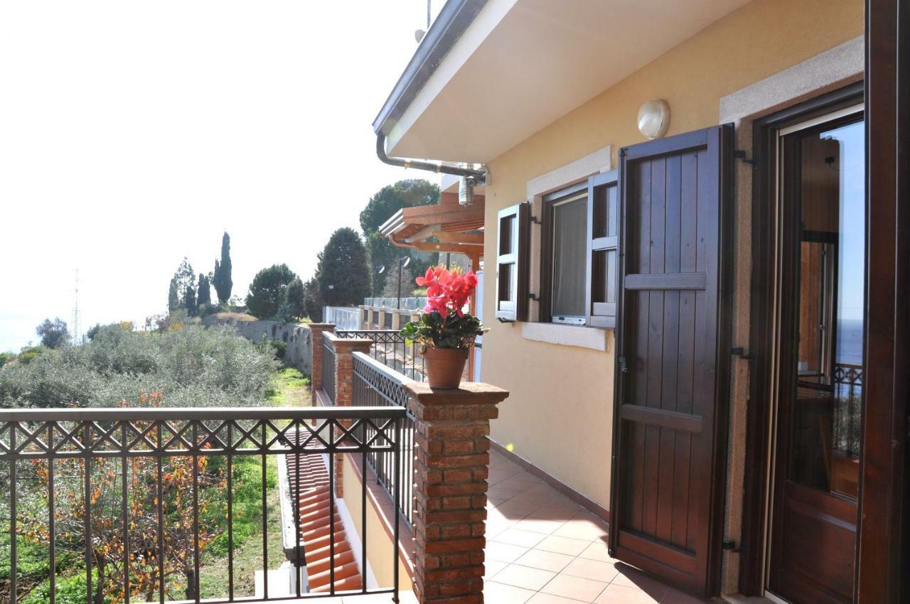 Villa Gemma Di Mare Santa Teresa Di Riva Exterior foto