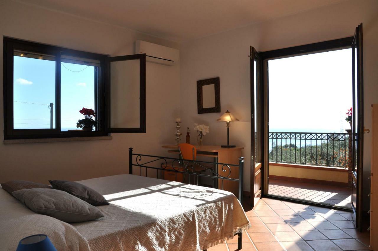 Villa Gemma Di Mare Santa Teresa Di Riva Exterior foto